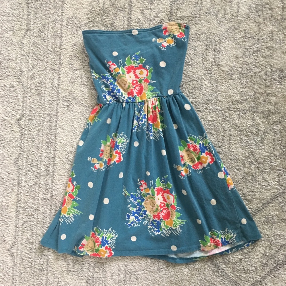 Urban Outfitters • Kimchi Blue strapless dress